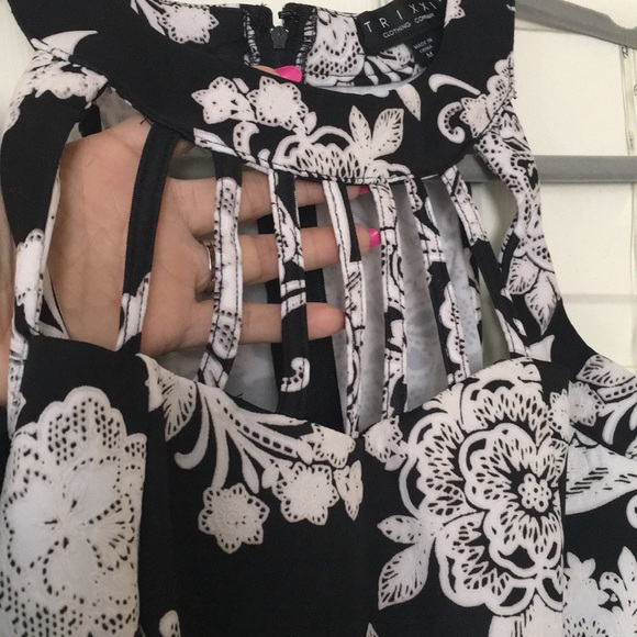 NWT!!! Flowered, flare dress - Picture 2 of 6